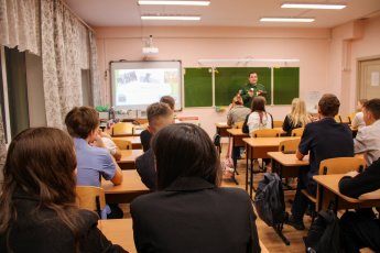 Патриотизм и интеллект: Как 9-е классы СОШ №3 отметили День миротворца